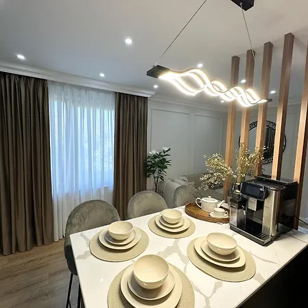 Porcelain Apartment Radauti Exterior photo